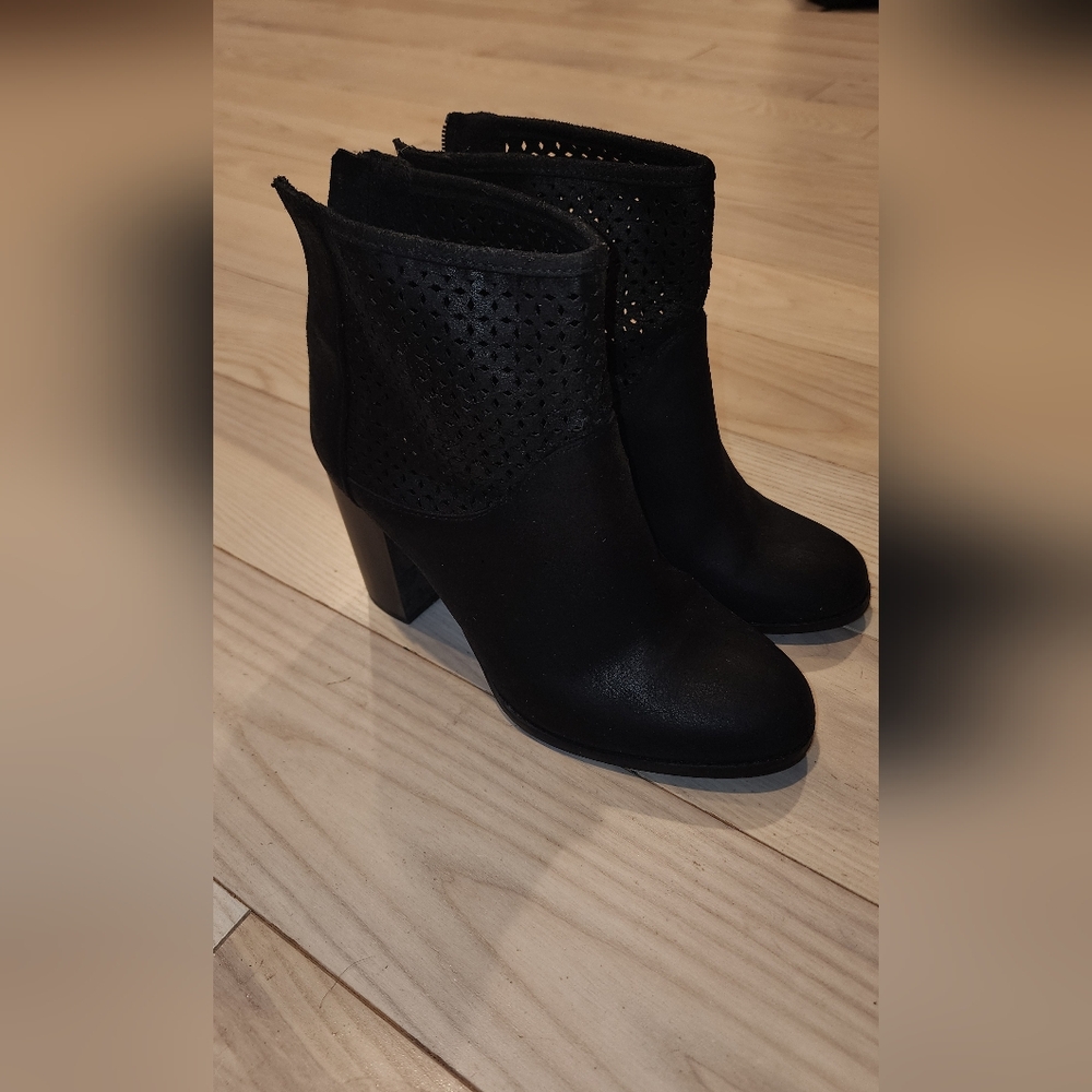 Black heeled ankle boots with cutout detail size 8.5
